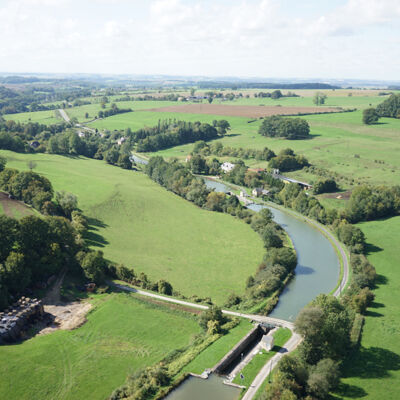Vue aérienne de l'écluse de Montgon