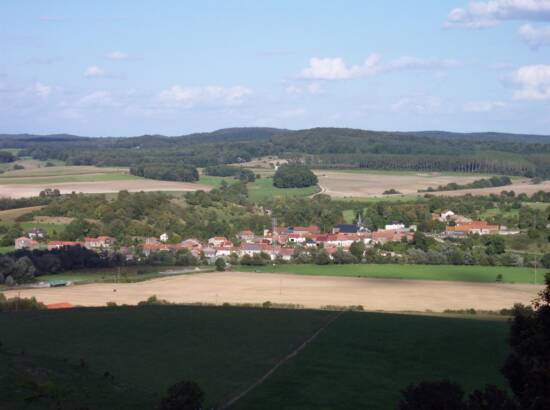 Vue sur le village de Fléville