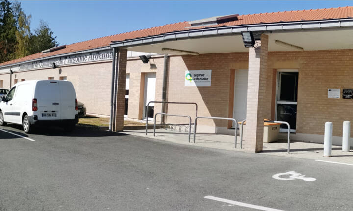 MET façade pano.jpg